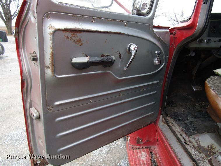 image for item DH8361 1961 GMC 4000 grain truck