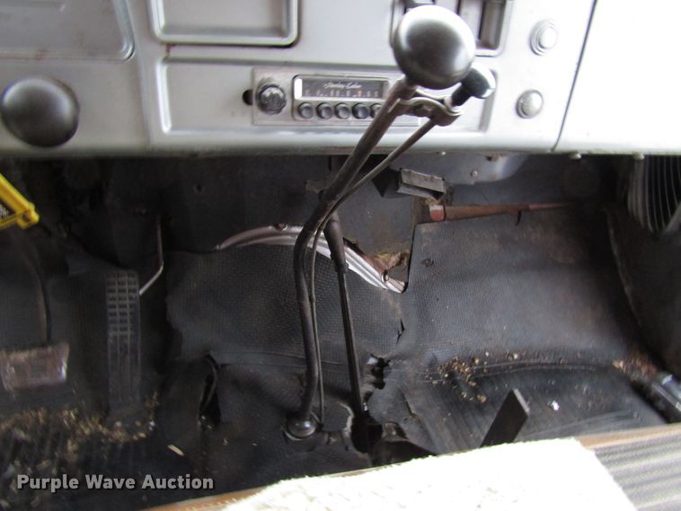 image for item DH8361 1961 GMC 4000 grain truck