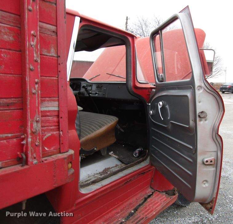 image for item DH8361 1961 GMC 4000 grain truck