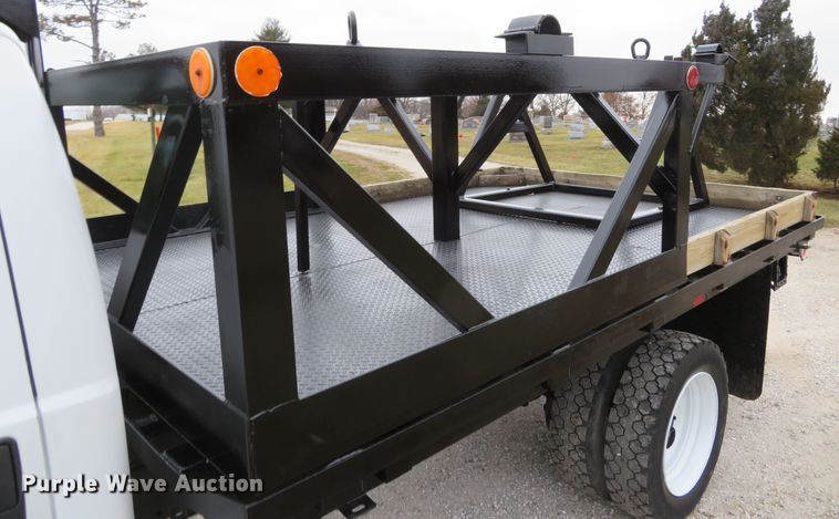 image for item DI2013 2000 Ford F550 Super Duty XL flatbed truck