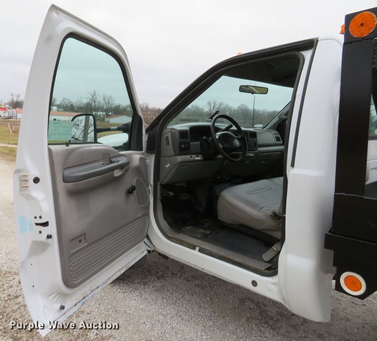 image for item DI2013 2000 Ford F550 Super Duty XL flatbed truck