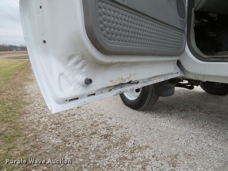 image for item DI2013 2000 Ford F550 Super Duty XL flatbed truck