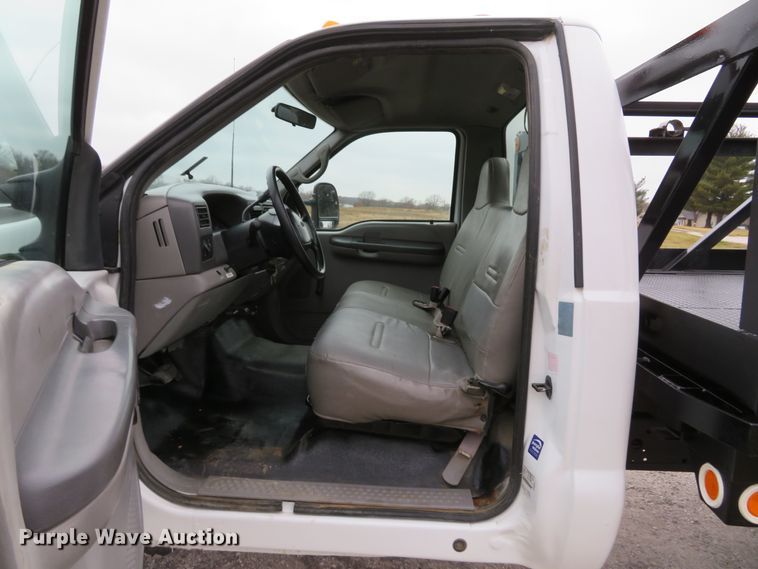 image for item DI2013 2000 Ford F550 Super Duty XL flatbed truck