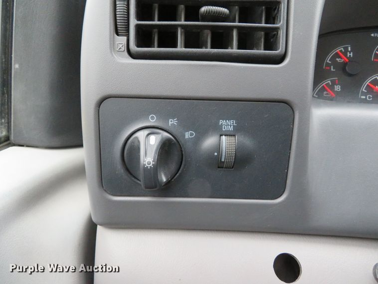 image for item DI2013 2000 Ford F550 Super Duty XL flatbed truck