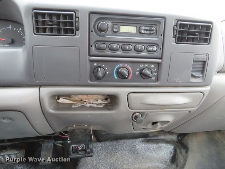 image for item DI2013 2000 Ford F550 Super Duty XL flatbed truck