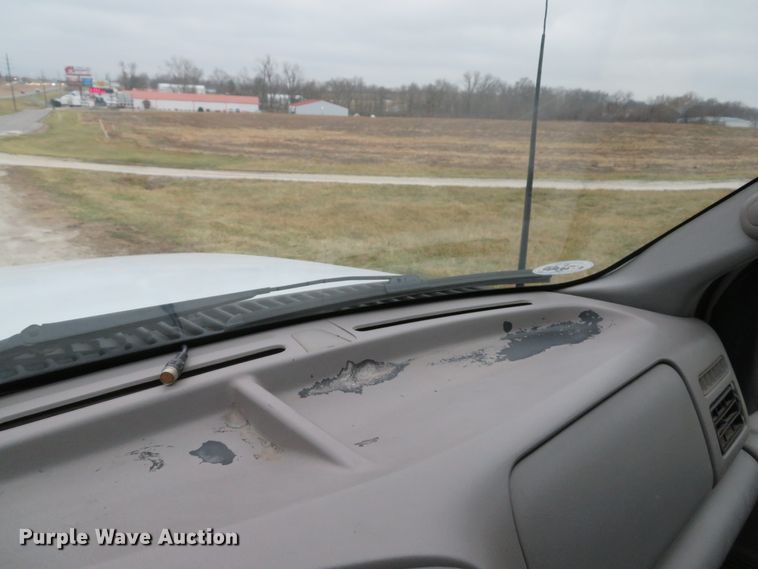 image for item DI2013 2000 Ford F550 Super Duty XL flatbed truck