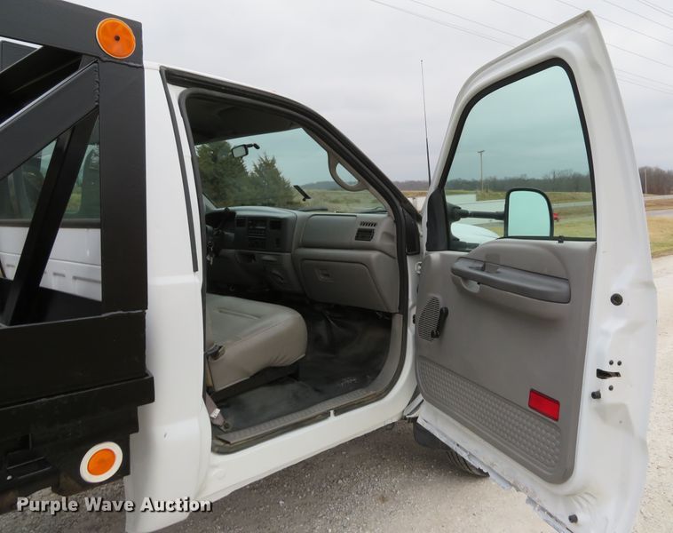 image for item DI2013 2000 Ford F550 Super Duty XL flatbed truck