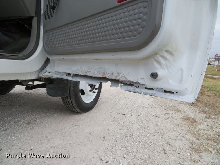 image for item DI2013 2000 Ford F550 Super Duty XL flatbed truck