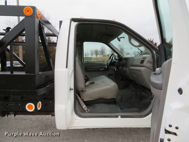 image for item DI2013 2000 Ford F550 Super Duty XL flatbed truck