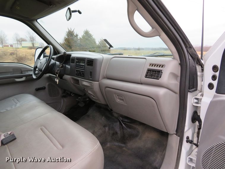 image for item DI2013 2000 Ford F550 Super Duty XL flatbed truck