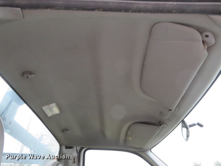 image for item DI2013 2000 Ford F550 Super Duty XL flatbed truck