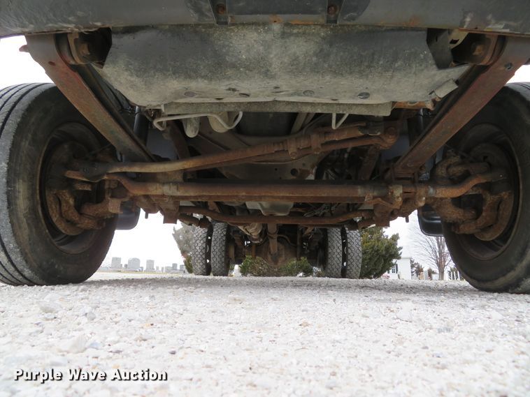 image for item DI2013 2000 Ford F550 Super Duty XL flatbed truck