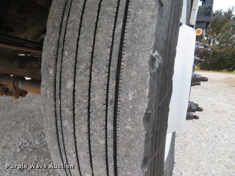 image for item DI2013 2000 Ford F550 Super Duty XL flatbed truck