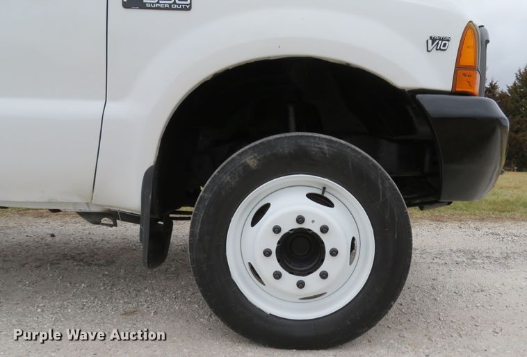 image for item DI2013 2000 Ford F550 Super Duty XL flatbed truck