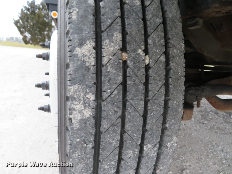 image for item DI2013 2000 Ford F550 Super Duty XL flatbed truck