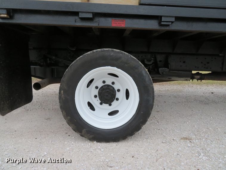 image for item DI2013 2000 Ford F550 Super Duty XL flatbed truck