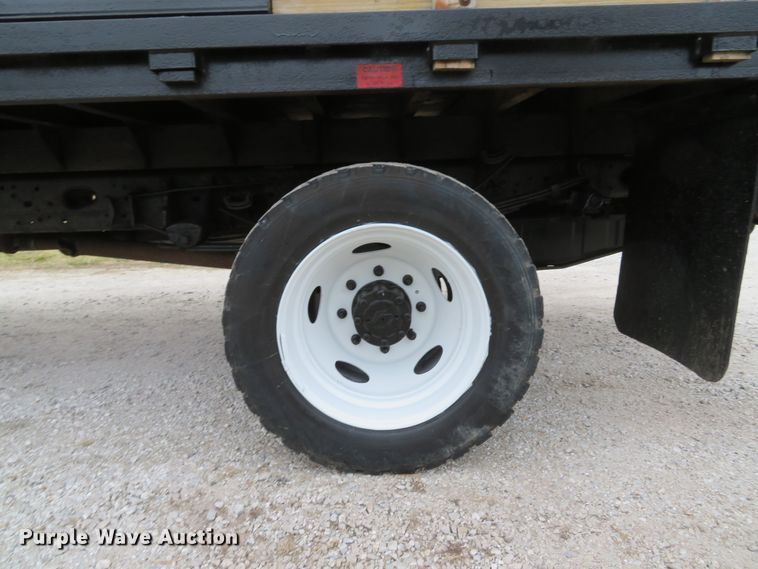 image for item DI2013 2000 Ford F550 Super Duty XL flatbed truck