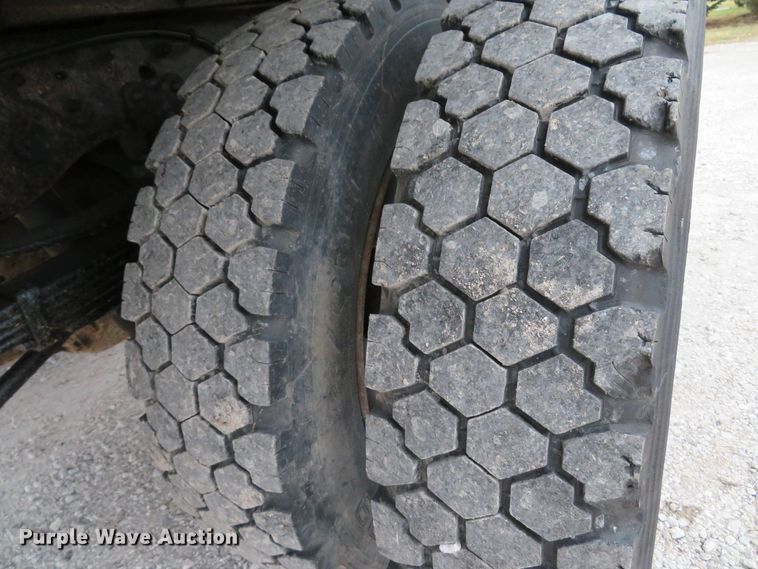 image for item DI2013 2000 Ford F550 Super Duty XL flatbed truck