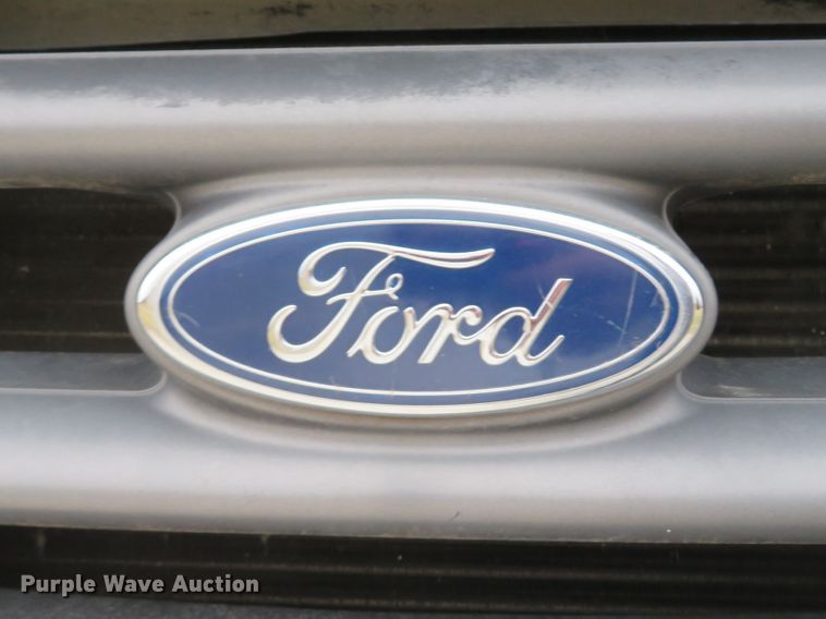 image for item DI2013 2000 Ford F550 Super Duty XL flatbed truck