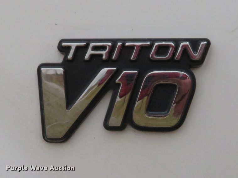 image for item DI2013 2000 Ford F550 Super Duty XL flatbed truck