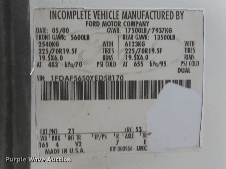 image for item DI2013 2000 Ford F550 Super Duty XL flatbed truck