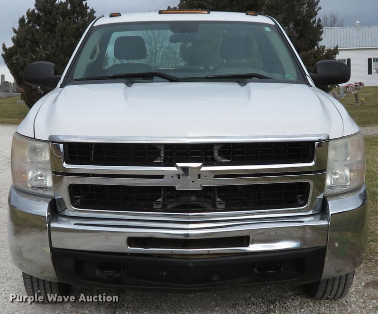 image for item DI2018 2007 Chevrolet Silverado 2500 pickup truck