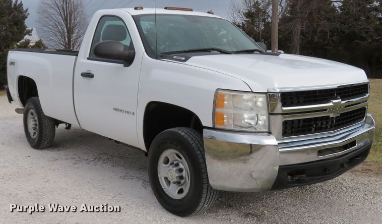 image for item DI2018 2007 Chevrolet Silverado 2500 pickup truck