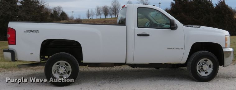 image for item DI2018 2007 Chevrolet Silverado 2500 pickup truck