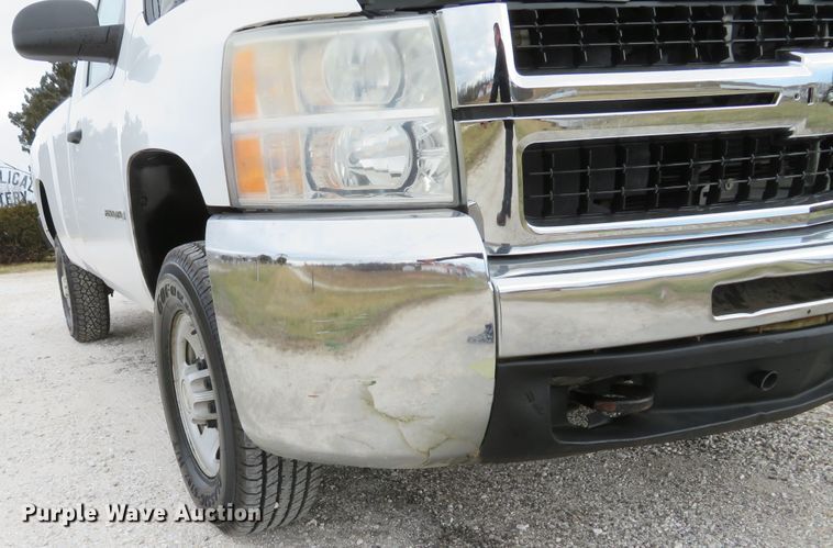 image for item DI2018 2007 Chevrolet Silverado 2500 pickup truck