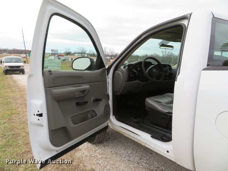 image for item DI2018 2007 Chevrolet Silverado 2500 pickup truck