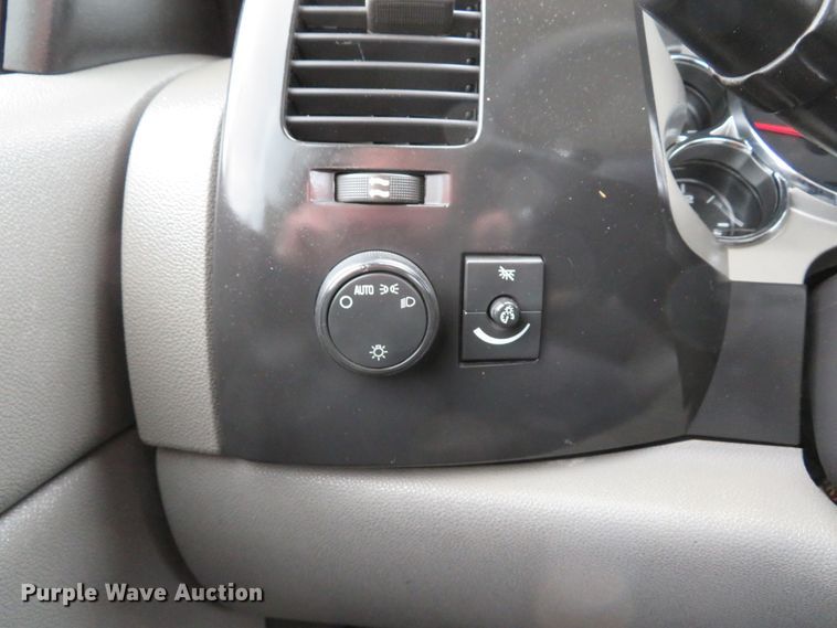 image for item DI2018 2007 Chevrolet Silverado 2500 pickup truck