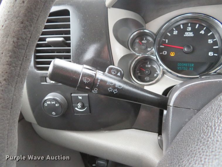 image for item DI2018 2007 Chevrolet Silverado 2500 pickup truck