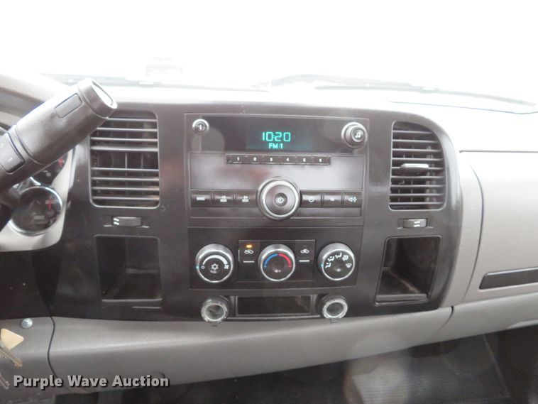 image for item DI2018 2007 Chevrolet Silverado 2500 pickup truck