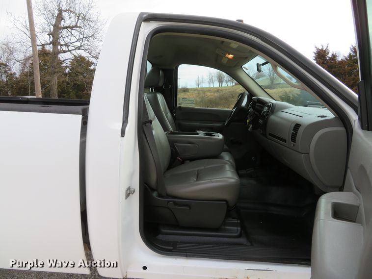 image for item DI2018 2007 Chevrolet Silverado 2500 pickup truck