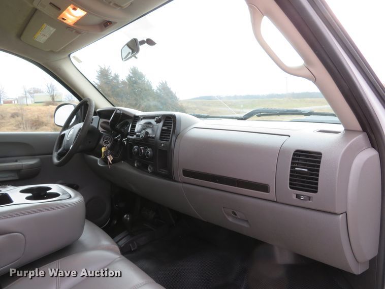 image for item DI2018 2007 Chevrolet Silverado 2500 pickup truck