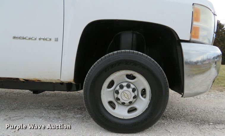 image for item DI2018 2007 Chevrolet Silverado 2500 pickup truck