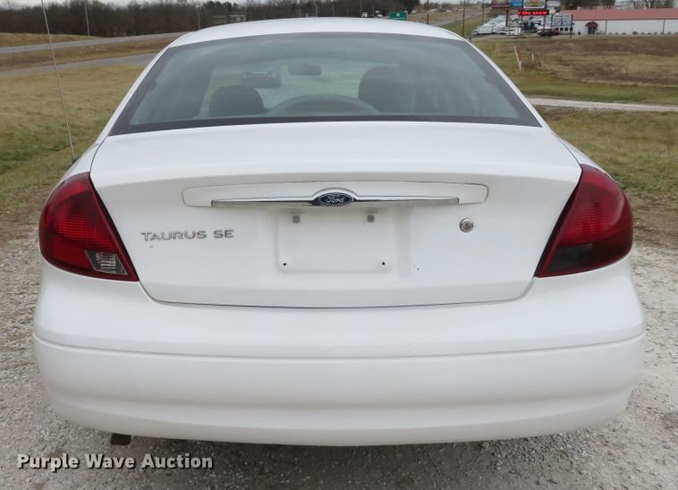 image for item DI2020 2001 Ford Taurus SE