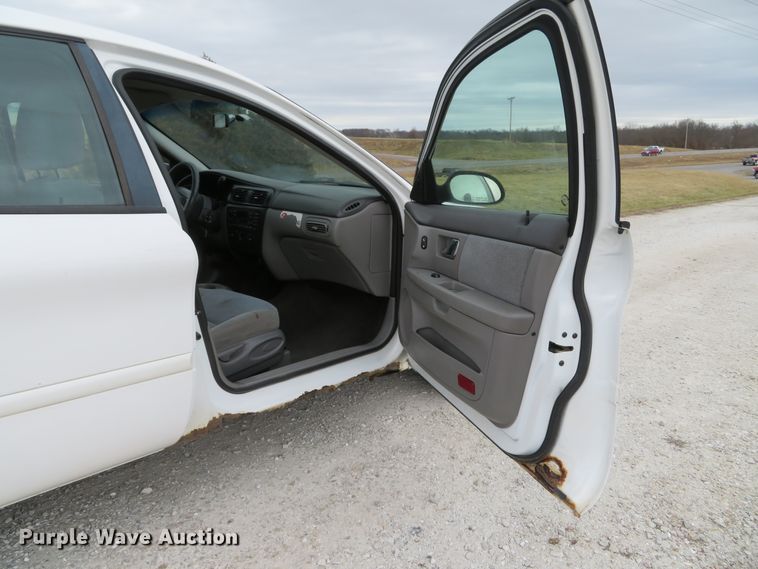 image for item DI2020 2001 Ford Taurus SE