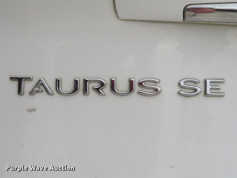 image for item DI2020 2001 Ford Taurus SE