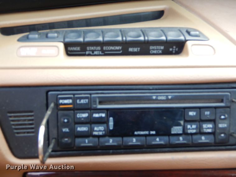 image for item EY9328 1994 Lincoln Mark VIII