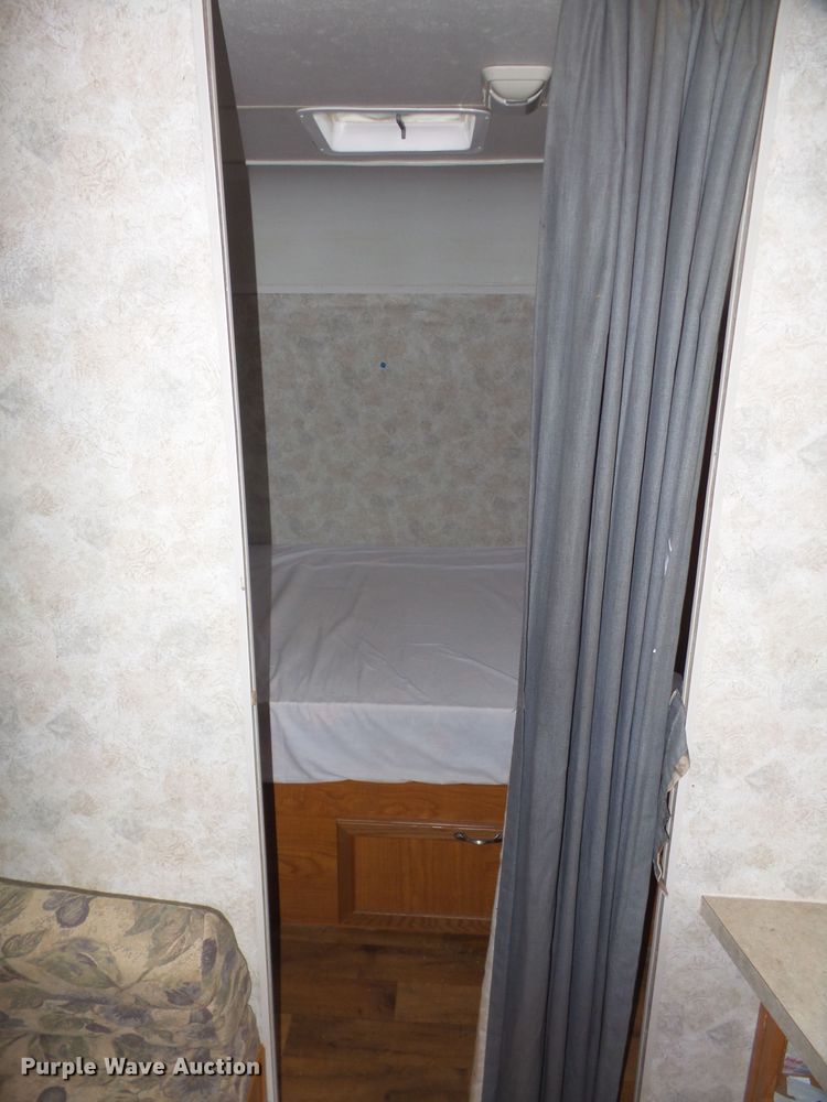 image for item FJ9040 2004 Coachman 248 TBG camper