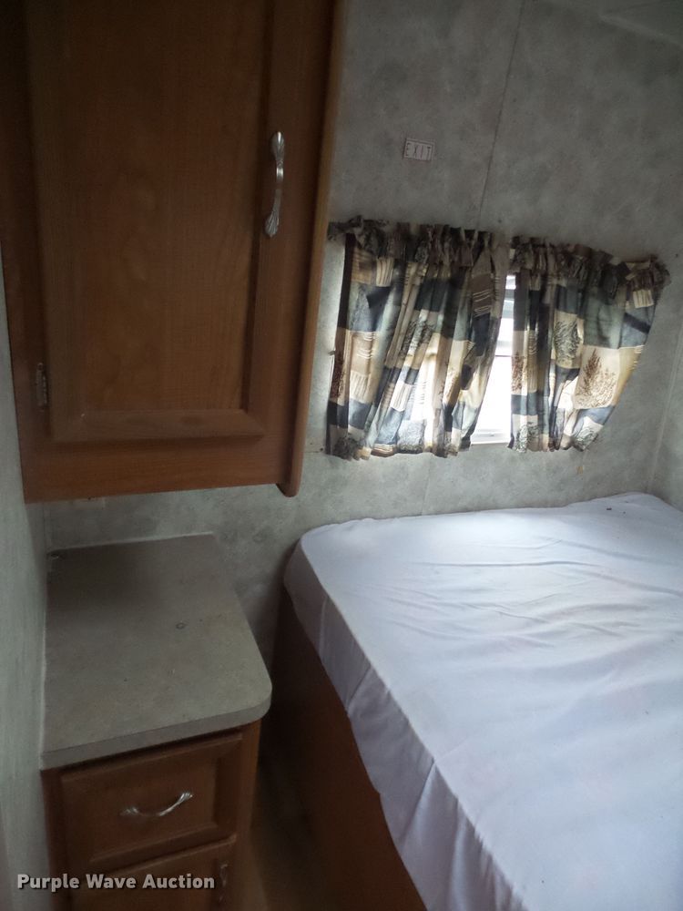 image for item FJ9040 2004 Coachman 248 TBG camper