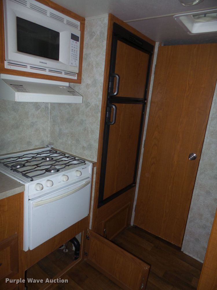 image for item FJ9040 2004 Coachman 248 TBG camper