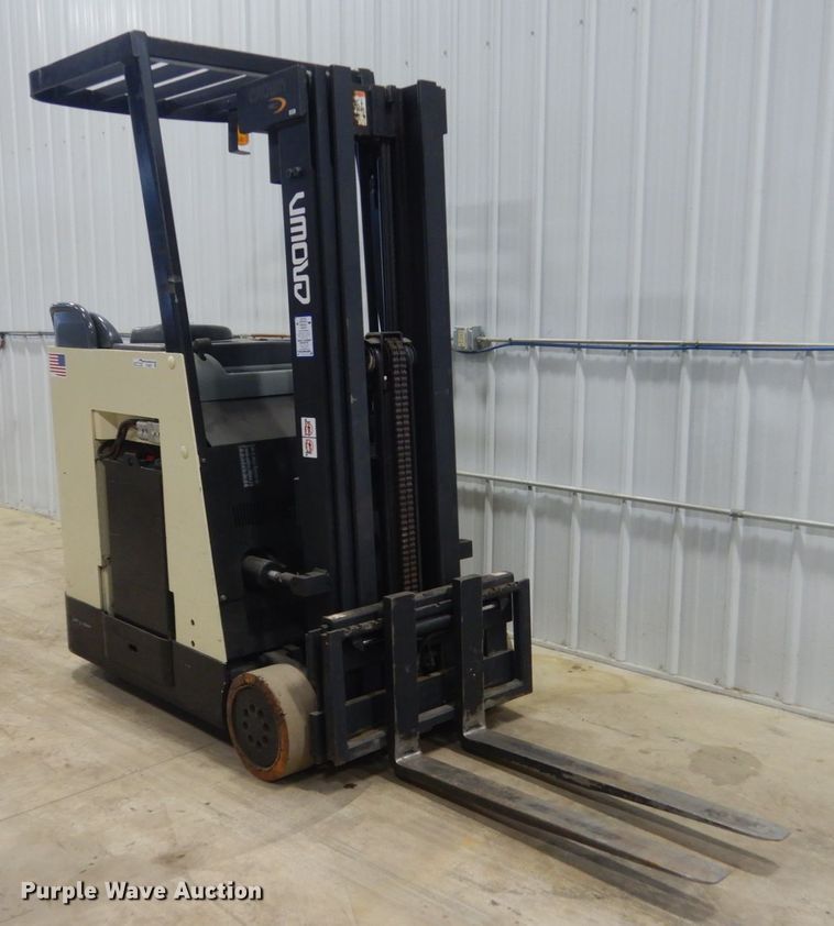 image for item FU9057 Crown RC-3020-30 forklift