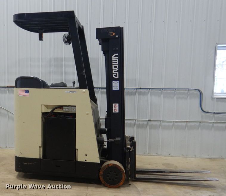 image for item FU9057 Crown RC-3020-30 forklift