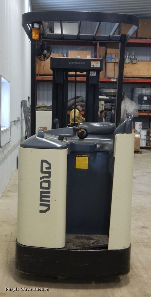 image for item FU9057 Crown RC-3020-30 forklift