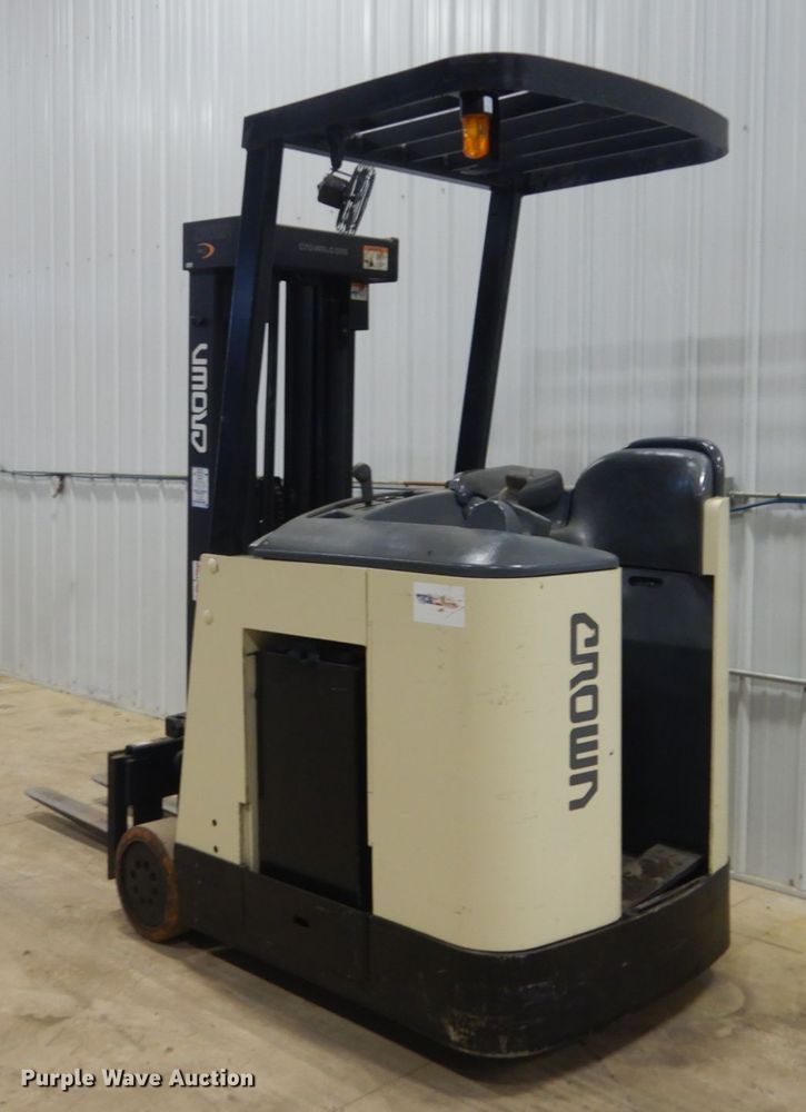 image for item FU9057 Crown RC-3020-30 forklift