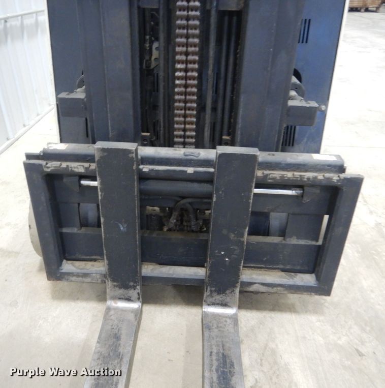 image for item FU9057 Crown RC-3020-30 forklift