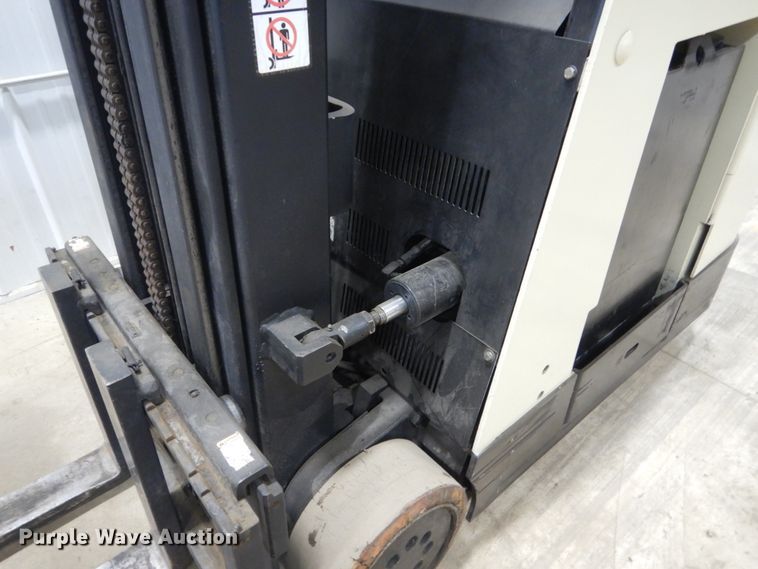 image for item FU9057 Crown RC-3020-30 forklift