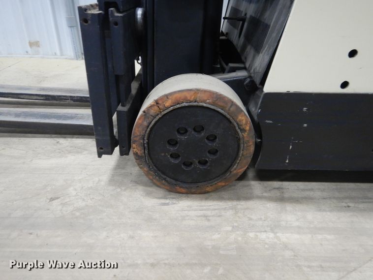 image for item FU9057 Crown RC-3020-30 forklift